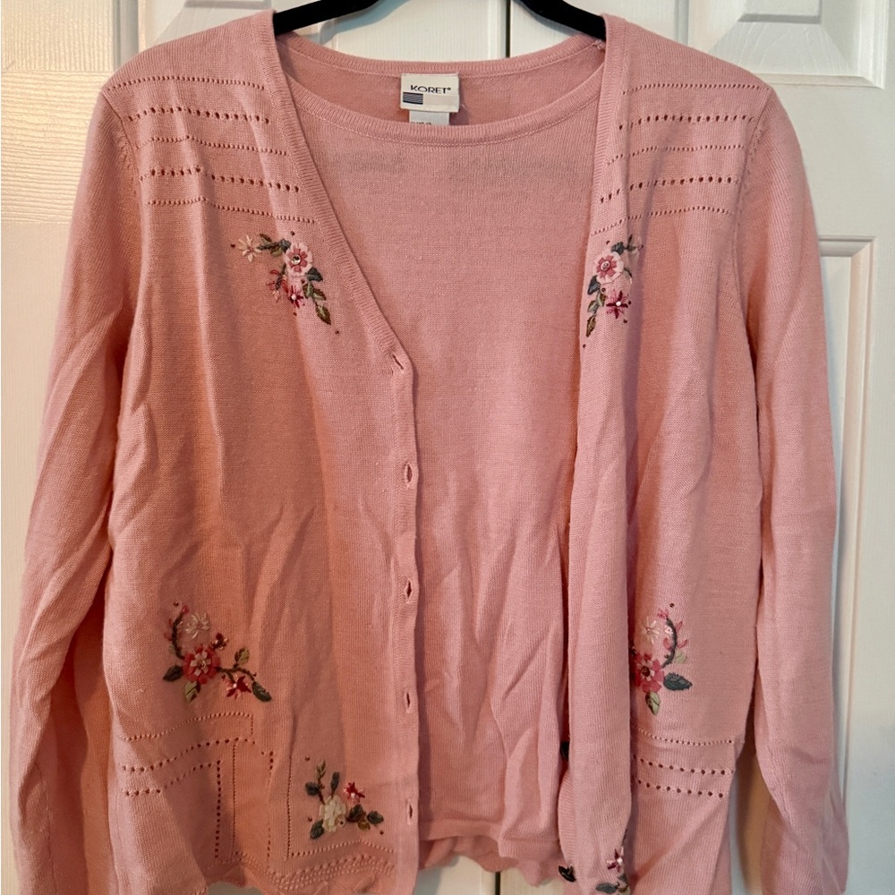 Koret Light Pink Embroidered Floral Faux Twin Set Sweater – Size M